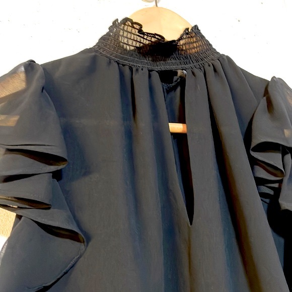 NWT (XS fits S) black keyhole smocked choker ruffle sleeves tier layers blouse - Picture 3 of 12